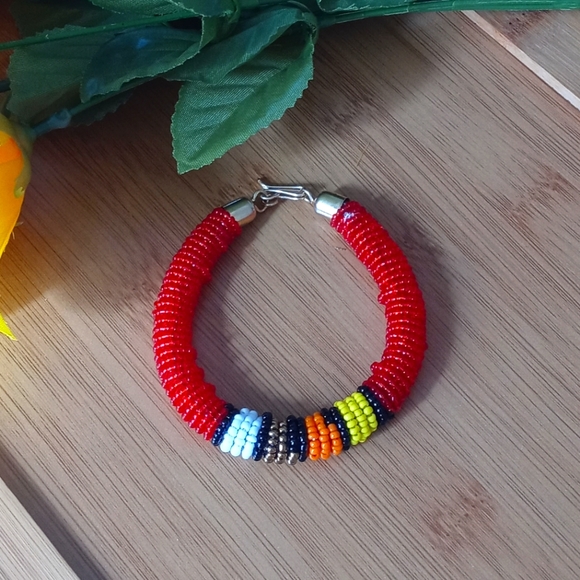 1PC Beautiful African Red Maasai Beaded Bracelet - Picture 4 of 8